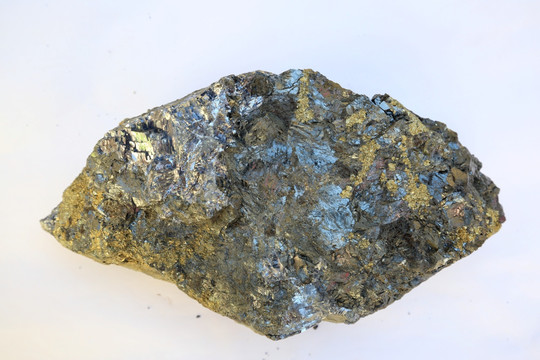 石礦與金屬礦石 大地饋贈的財富與挑戰